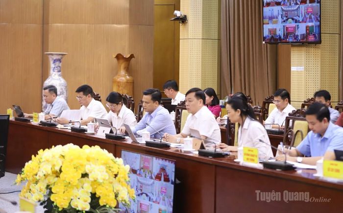 Các đồng chí lãnh đạo Sở Văn hoá, Thể thao và Du lịch tại buổi làm việc.