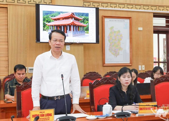 Đồng chí Dương Văn Lượng, Phó Chủ tịch UBND tỉnh phát biểu tại Hội nghị.