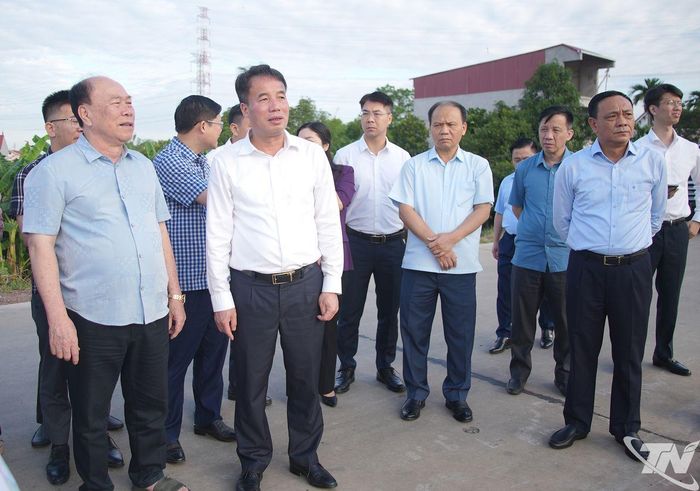 Đoàn công tác kiểm tra Dự án đầu tư xây dựng khu bến cảng bốc xếp hàng hóa Yên Bình.