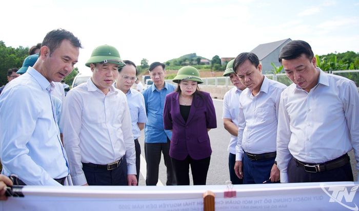 Đồng chí Chủ tịch UBND tỉnh khảo sát thực tế Dự án đầu tư xây dựng đường hầm Tam Đảo kết nối tỉnh Thái Nguyên - tỉnh Phú Thọ.
