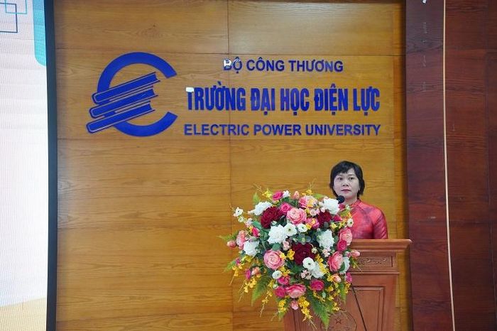 TS Trần Thị Nhàn, Tổ trưởng Chuyên môn Công nghệ kỹ thuật hạt nhân - khoa Năng lượng & Phát triển bền vững chia sẻ về công tác đào tạo, giảng dạy trong lĩnh vực điện hạt nhân tại Trường Đại học Điện lực