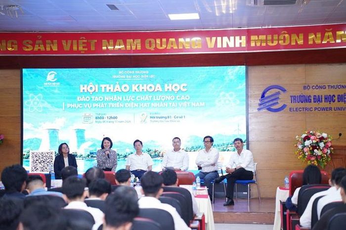 Phiên thảo luận có sự tham gia của đại diện Bộ Giáo dục và Đào tạo, EVN, PVN, Cục An toàn bức xạ, VINATOM, các cơ sở đào tạo và Trường Đại học Điện lực