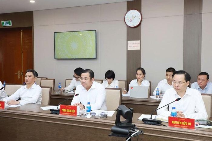 Các đại biểu tham dự buổi làm việc