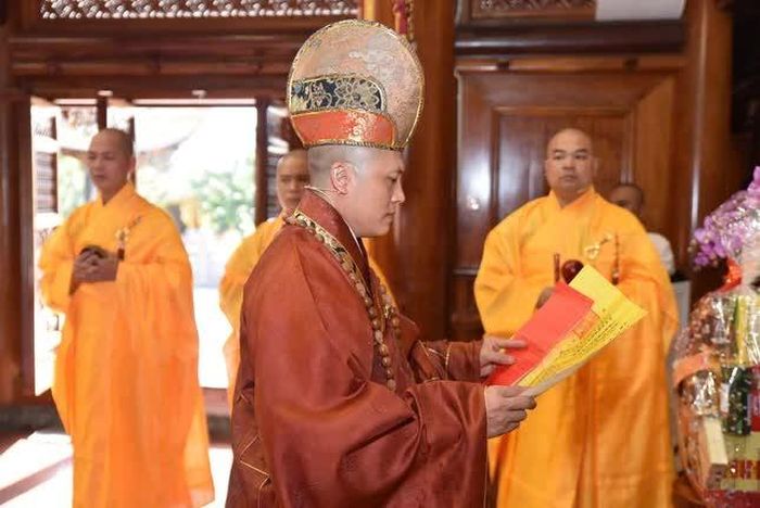 Nghi lễ Phật giáo còn có chức năng giáo dục đạo đức rất rõ nét thông qua các nghi thức sám hối, tụng giới, cầu nguyện, hồi hướng và các sinh hoạt cộng đồng