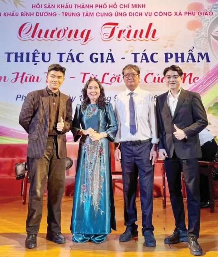 Tâm Phúc Linh (trái) tham gia chương trình Giới thiệu tác giả, tác phẩm của Hội Sân khấu TP.HCM 