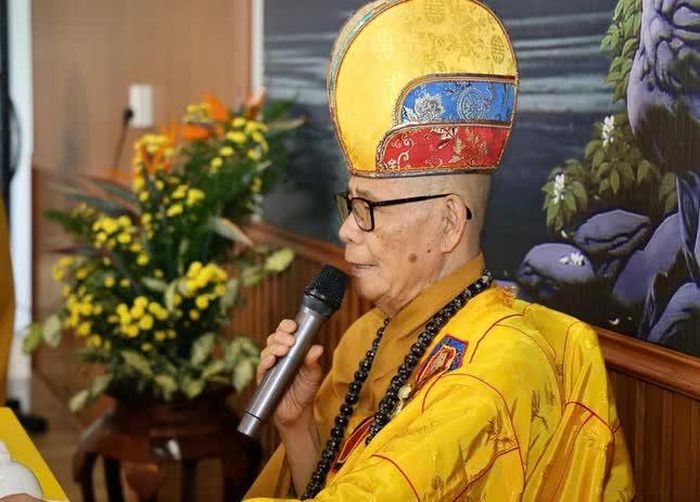 Hòa thượng chứng minh ban đạo từ