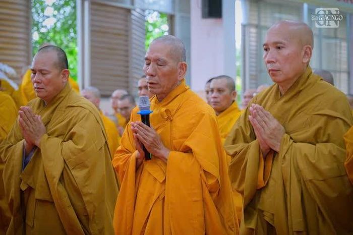 Hòa thượng Thích Giác Trí, Phó Hiệu trưởng Trường Trung cấp Phật học TP.HCM dâng lời cảm tạ