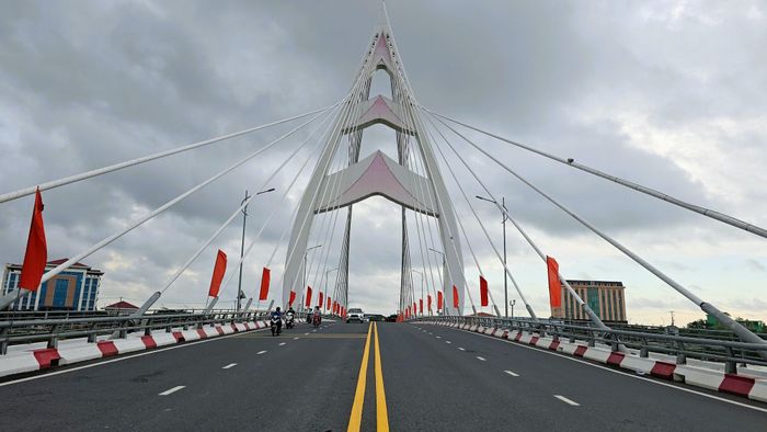 Dự án Đường hai đầu cầu dây văng sông Hiếu - giai đoạn 1 được UBND tỉnh Quảng Trị phê duyệt báo cáo nghiên cứu khả thi vào tháng 11/2022, chiều dài gần 904m, do Ban QLDA Công trình dân dụng, công nghiệp và hạ tầng kỹ thuật tỉnh làm chủ đầu tư. Thời gian thực hiện năm 2022 - 2026.