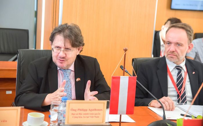 Ông Philipp Agathonos, Đại sứ đặc mệnh toàn quyền Cộng hòa Áo tại Việt Nam phát biểu tại cuộc gặp.