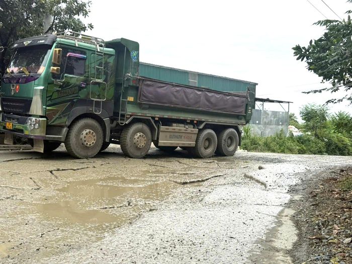 Ngày 6/10, ông Lê Minh Long, Phó chủ tịch xã Lương Sơn xác nhận với phóng viên Báo Xây dựng về tình trạng xuống cấp của tuyến đường ở TPD Quất Lâm, xã Lương Sơn.