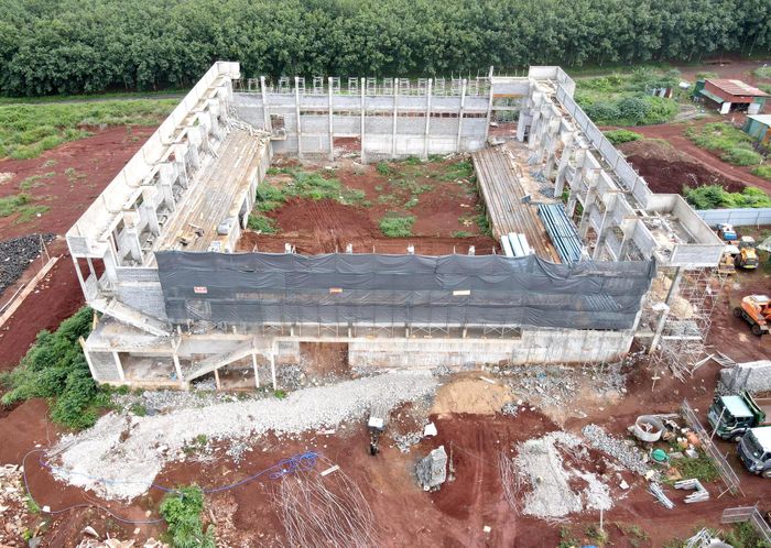 Kết quả kiểm định Nhà thi đấu Ea Drăng cho thấy bê tông tại nhiều vị trí không đạt yêu cầu thiết kế, một số cấu kiện sai lệch kích thước. (Ảnh: Ngọc Hùng).