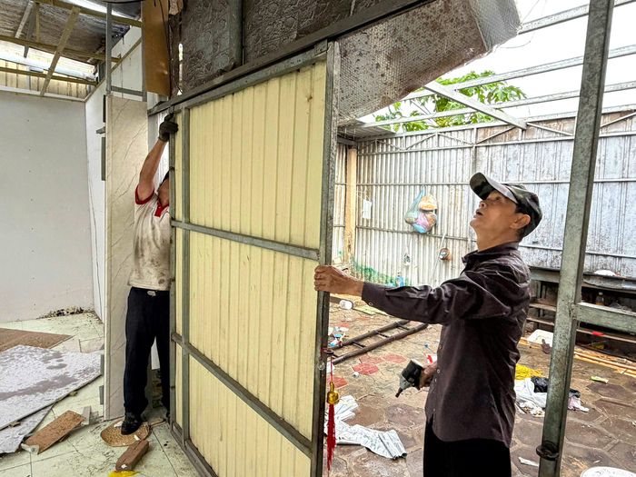 Tài sản của người dân được tháo dỡ, bảo quản để tái sử dụng.