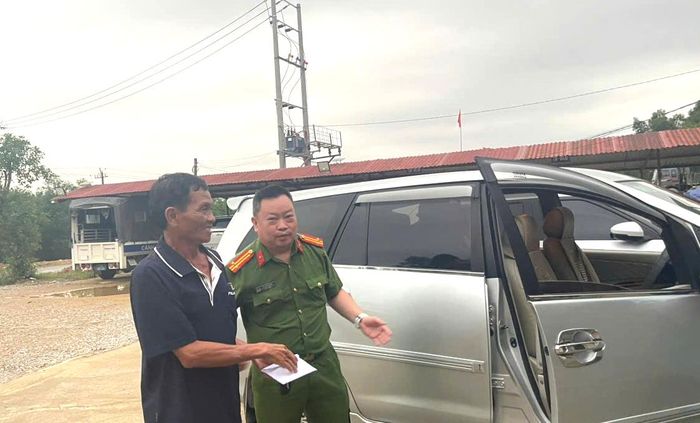 Sau gần 10 năm mất liên lạc, anh Thân Trung Nhân được người thân nhận diện và đón về quê.