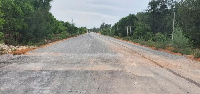 Dự án thành phần 1 - Đường ven biển thuộc Dự án đường ven biển và Cầu Nhật Lệ 3 vẫn còn 15,465 tỷ đồng vốn tạm ứng chưa thu hồi. Ảnh: Ngọc Tân