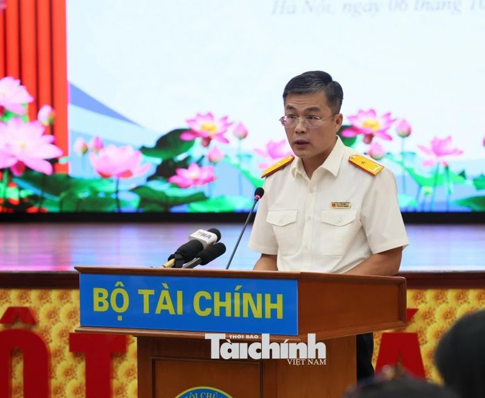 Ông Lê Long - Phó Cục trưởng Cục Thuế thông tin về chiến dịch làm sạch dữ liệu mã số thuế và những kết quả trong quá trình triển khai. Ảnh: Mạnh Tuấn.