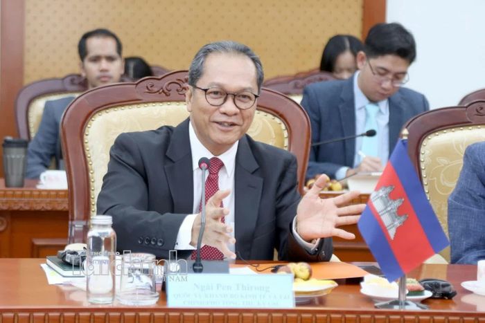 Quốc vụ khanh Pen Thirong phát biểu. Ảnh: Đức Minh