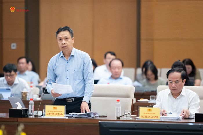 Thứ trưởng Bộ Công Thương Nguyễn Việt Sơn giải trình những vấn đề được các đại biểu quan tâm. Ảnh: Phạm Thắng