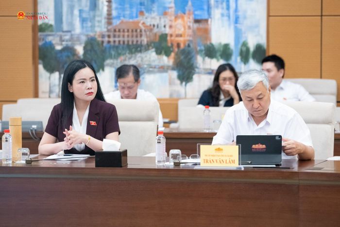 Các đại biểu tham dự phiên họp. Ảnh: Phạm Thắng