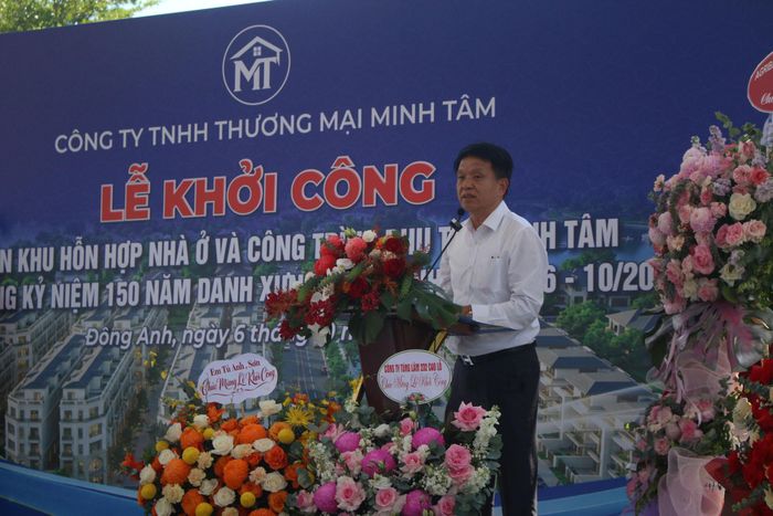 Phó Bí thư Thường trực Đảng uỷ xã Đông Anh Nguyễn Văn Cường phát biểu tại buổi lễ. Ảnh: VA