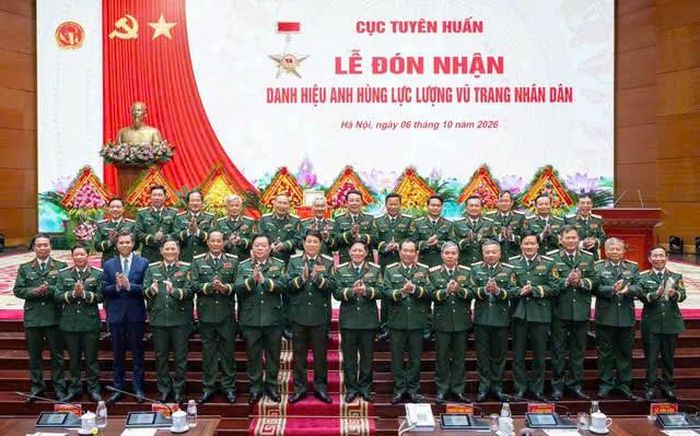 Các đại biểu chụp ảnh lưu niệm
