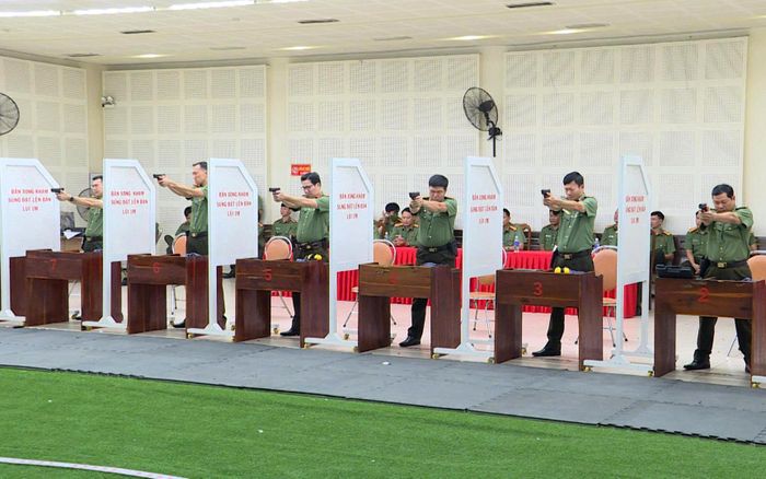Các vận động viên tham dự thi đấu môn bắn súng
