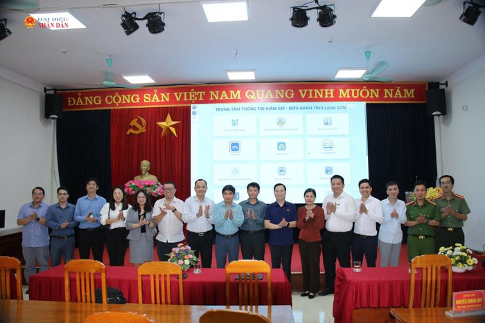 Đoàn giám sát làm việc với Sở Khoa học và Công nghệ tỉnh Lạng Sơn. Ảnh: Đắc Trường