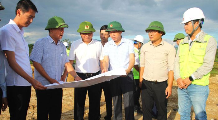Chủ tịch UBND tỉnh Lê Văn Lương kiểm tra công tác giải phóng mặt bằng dự án Khu đô thị mới, du lịch nghỉ dưỡng và dịch vụ thể thao phía Tây Bắc phường Điện Biên Phủ (địa phận xã Thanh Nưa)