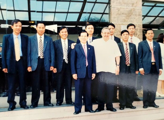 Thượng tá Nguyễn Hữu Liệu cùng lực lượng Cảnh vệ bảo vệ chuyến thăm Việt Nam của Chủ tịch Cuba Raúl Castro (dịp Lễ kỷ niệm 30 năm Ngày Giải phóng miền Nam).