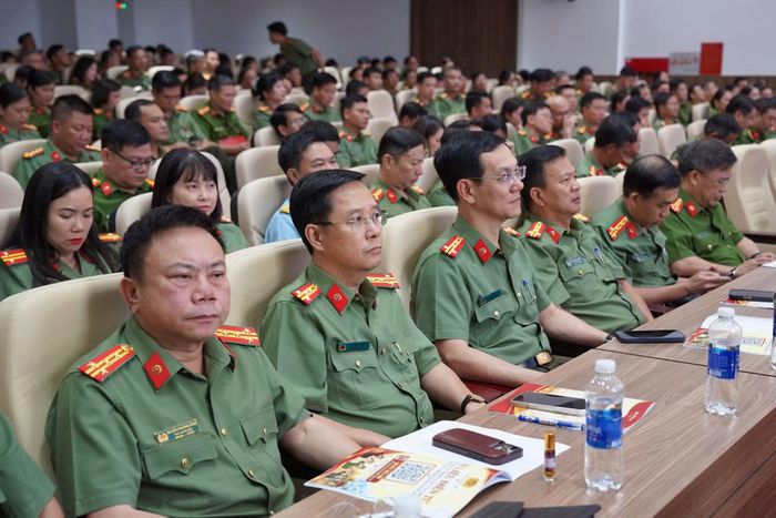 Đại biểu và học viên tham dự Lớp tập huấn công tác văn hóa trong CAND năm 2026. Ảnh: Trung Phong - Nam Khánh.