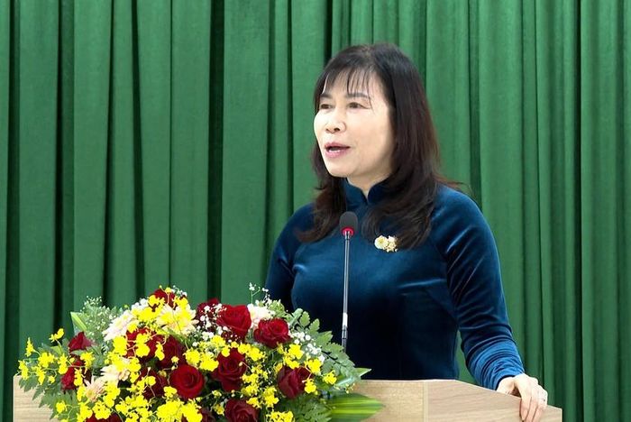 Ủy viên Ban Thường vụ Tỉnh ủy, Phó Chủ tịch Ủy ban Mặt trận Tổ quốc Việt Nam tỉnh Lâm Đồng Hà Thị Hạnh phát biểu tại hội nghị.