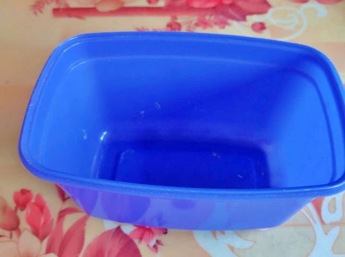 Cái hộp tiền tiêu chung của cả gia đình tôi - Kho bạc gia đình. Ảnh: Tác giả cung cấp 