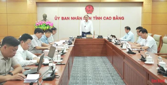 Phó Chủ tịch UBND tỉnh Hoàng Văn Thạch phát biểu kết luận.