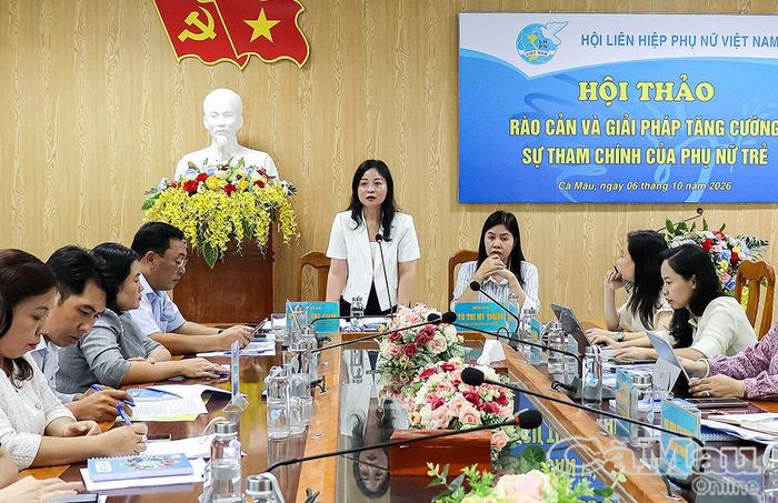 Đồng chí Đặng Hương Giang, Uỷ viên Ban Chấp hành Trung ương Hội LHPN Việt Nam, Phó Trưởng ban Công tác Phụ nữ Trung ương Hội phát biểu kết luận hội thảo.