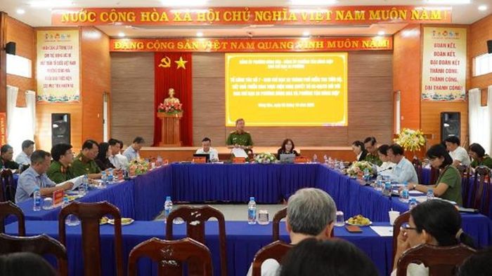 Quang cảnh buổi làm việc