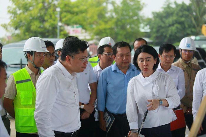 Phó Chủ tịch UBND TPHCM Hoàng Nguyên Dinh khảo sát dự án nút giao cao tốc Bến Lức - Long Thành với đường Rừng Sác