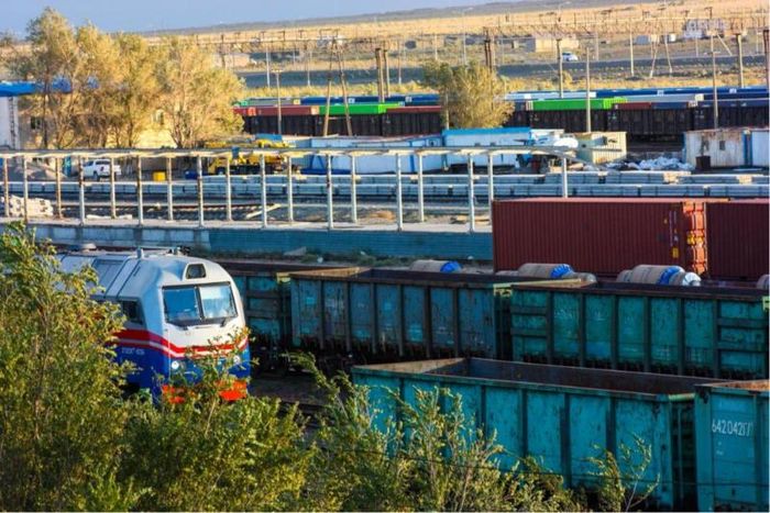 Vận tải hàng hóa đường sắt giữa Kazakhstan và Trung Quốc tăng 9%, đạt 18,7 triệu tấn trong nửa đầu năm 2026. Ảnh: The Astana Times