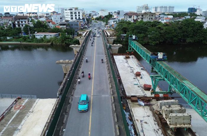 Trong khi đó, gói thầu số 28 (HU-CW07) nâng cấp, mở rộng cầu Vỹ Dạ và tuyến đường 100 m nối khu A - khu B, Khu đô thị mới An Vân Dương (phường Vỹ Dạ). Gói thầu thuộc Chương trình phát triển các đô thị loại II (đô thị xanh) TP Huế. Chương trình đầu tư này tại Huế có tổng mức đầu tư hơn 2.200 tỷ đồng từ nguồn vốn vay nước ngoài và vốn đối ứng địa phương. Riêng gói thầu số 28 có giá trị hơn 114,1 tỷ đồng, dự kiến hoàn thành vào tháng 6/2024, nhưng đến nay vẫn chưa thể về đích dù được gia hạn nhiều lần. 