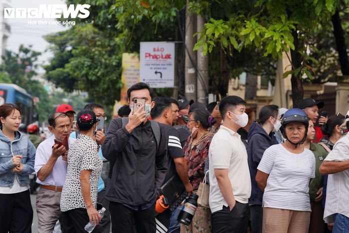 Theo cáo trạng, xuất phát từ việc bị P.A. (17 tuổi) chia tay, Đức Anh nảy sinh ý định sát hại người yêu cũ để trả thù. Rạng sáng 3/9, Đức Anh mang theo hung khí tìm cách đột nhập vào nhà P.A. Khi bị cha của người yêu cũ phát hiện và dọa báo công an, Đức Anh rời đi.