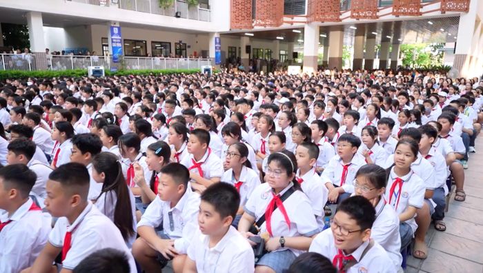 Sau sáp nhập, Trường THCS Giảng Võ có quy mô khoảng 5.600 học sinh, gần 300 cán bộ, giáo viên, nhân viên tại 3 điểm trường.