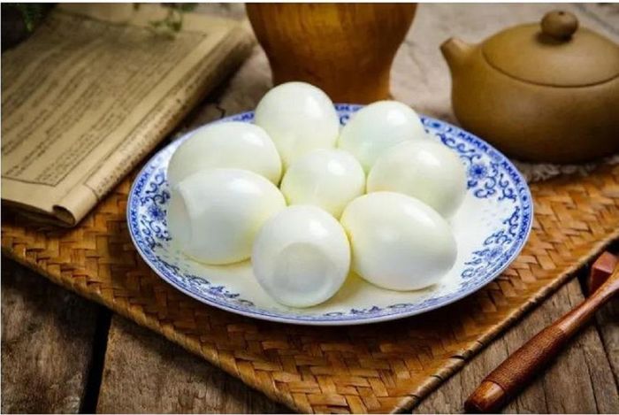 Không nên uống trà xanh sau khi ăn trứng.