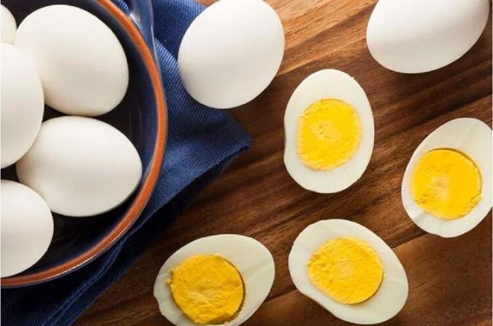 Với người khỏe mạnh, các bác sỹ khuyên nên ăn một quả trứng mỗi ngày.