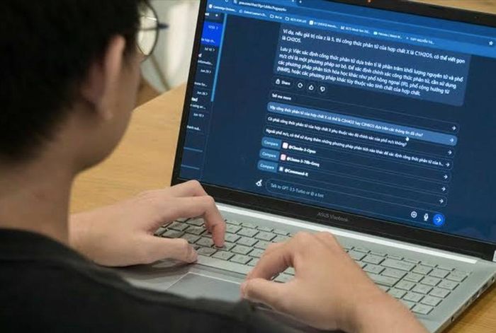 Sinh viên ngày càng chủ động tiếp cận AI trong học tập, chuẩn bị cho môi trường làm việc thay đổi nhanh. (Ảnh minh hoạ)