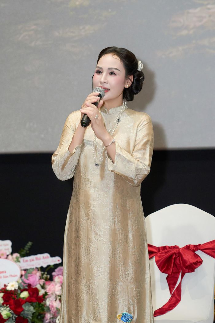 TS, ca sĩ Nguyễn Khánh Ly tiết lộ hai cô trò từng có tới hai lần “từ mặt nhau” trong phòng thu vì bất đồng trong quá trình xử lý ca khúc.