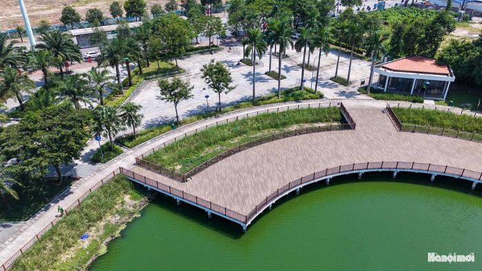 Hệ thống đường dạo được cải tạo hướng tới không gian thuận lợi cho người dân đi bộ, tập thể dục và thư giãn.
