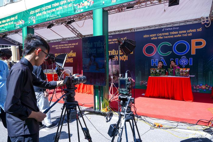 Các sản phảm OCOP được phát sóng livetream trên kênh TikTok "OCOP Hà Nội".