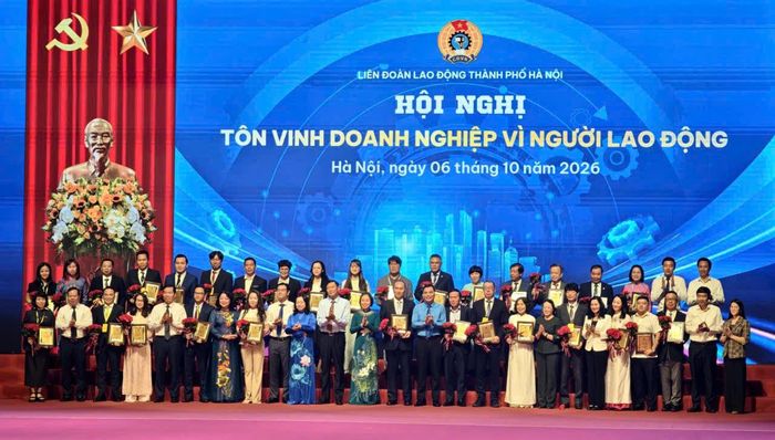 Tôn vinh doanh nghiệp vì người lao động. Ảnh: Hải Hà