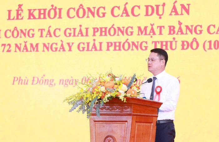 Phó Bí thư Đảng ủy, Chủ tịch UBND xã Phù Đổng Đào Đức Minh phát biểu tại buổi Lễ. Ảnh: Văn Tuyến