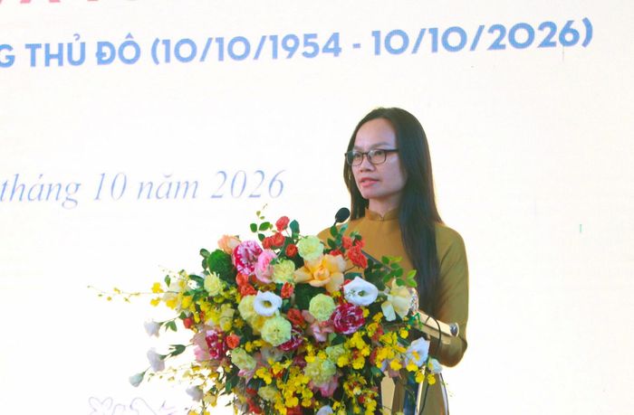 Nhà báo Vương Minh Huệ, Tổng Biên tập Tạp chí Người Hà Nội, Trưởng ban tổ chức cuộc thi phát biểu. Ảnh: Đình Thế.