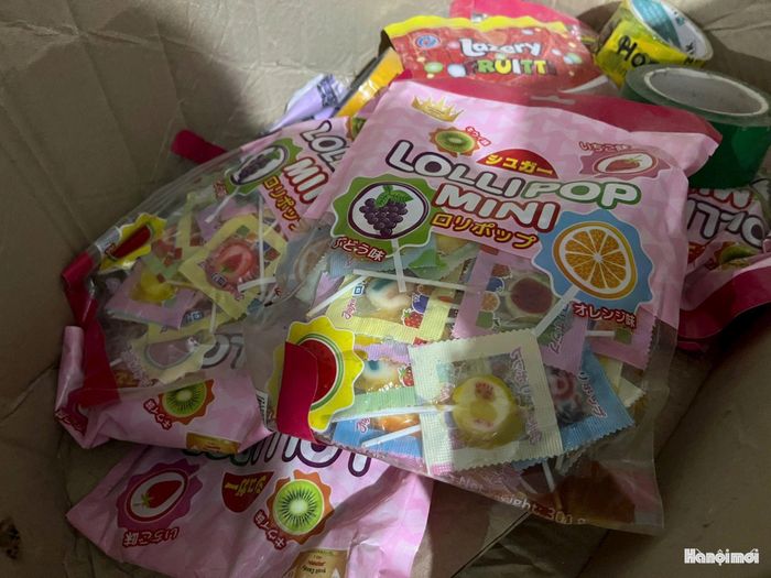 Nhiều mặt hàng với vỏ bao bì được đối tượng tự tay thiết kế nhãn mác, hấp dẫn thị giác người tiêu dùng. Ảnh: ĐT