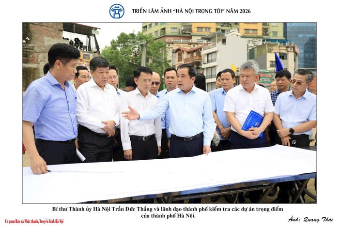 Tác phẩm "Bí thư Thành ủy Hà Nội Trần Đức Thắng và lãnh đạo thành phố kiểm tra các dự án trọng điểm của thành phố Hà Nội" của tác giả Quang Thái.